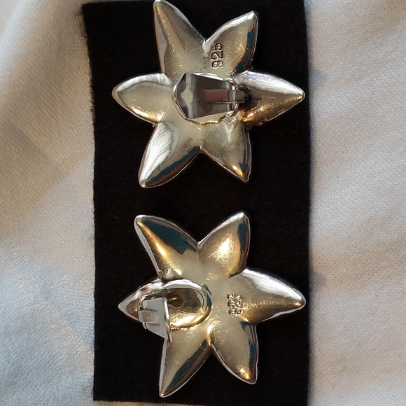 Vtg 925 Silver Clip-on Earrings with light Goldtone Leaf - Picture 3 of 4